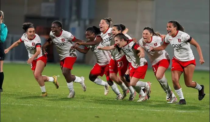 שחקניות הפועל ירושלים חוגגות