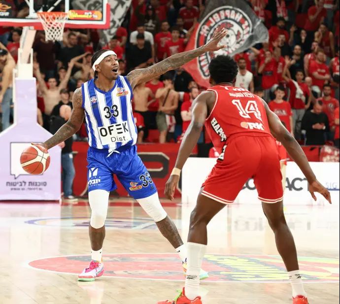 טיילר סטון, שחקן בני הרצליה