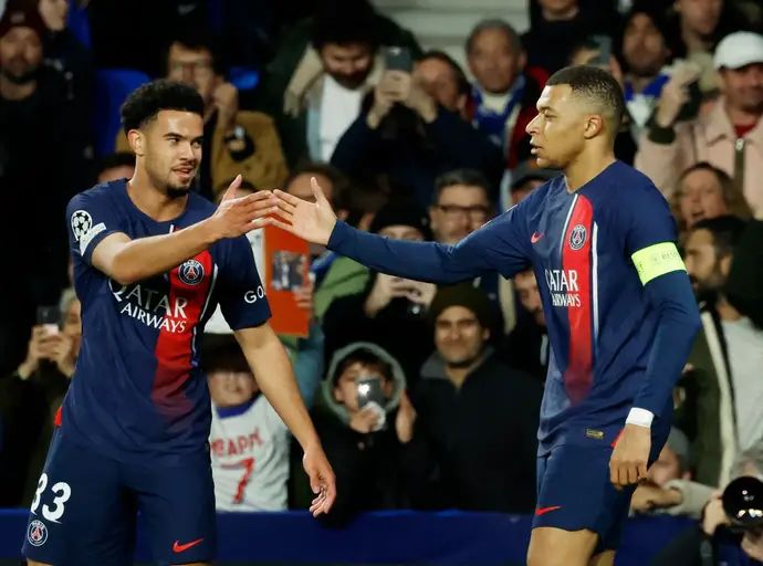 קיליאן אמבפה עם ווארן זאיר-אמרי שחקני פריז סן ז'רמן