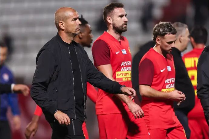 אלי לוי, מאמן מ.ס. אשדוד, ליד קלארק רוברטסון