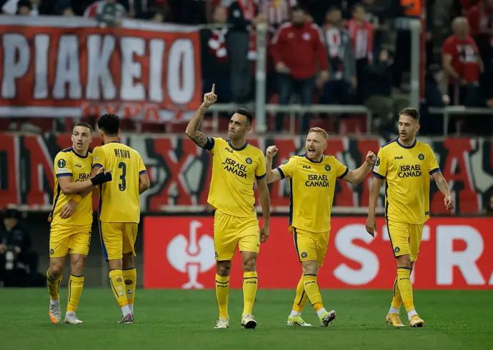 ערן זהבי שחקן מכבי תל אביב חוגג שער