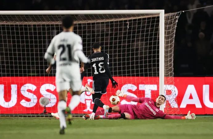 ז'וניניו שחקן קרבאח כובש מול באייר לברקוזן