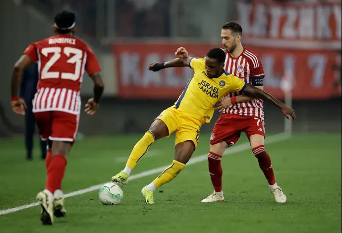 מילסון מכבי תל אביב לצד קוסטאס פורטוניס אולימפיאקוס