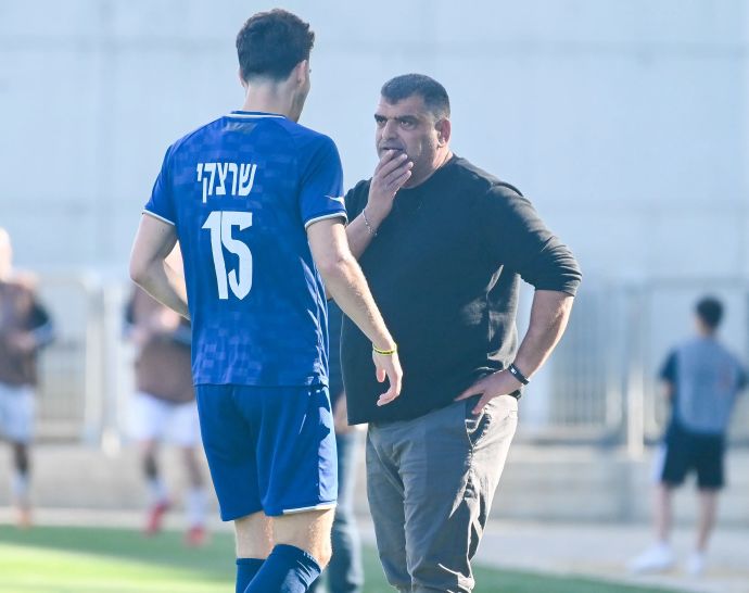 מאמן עירוני קרית שמונה שי ברדה עם אריאל שרצקי