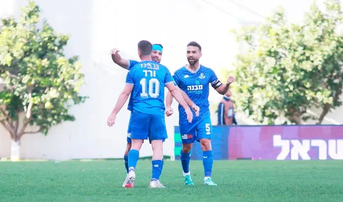 רם לוי (מימין), דרור ניר, עידן ורד שחקני הפועל פתח תקוה