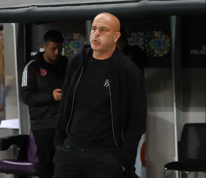 מאמן הפועל תל אביב יוסי אבוקסיס