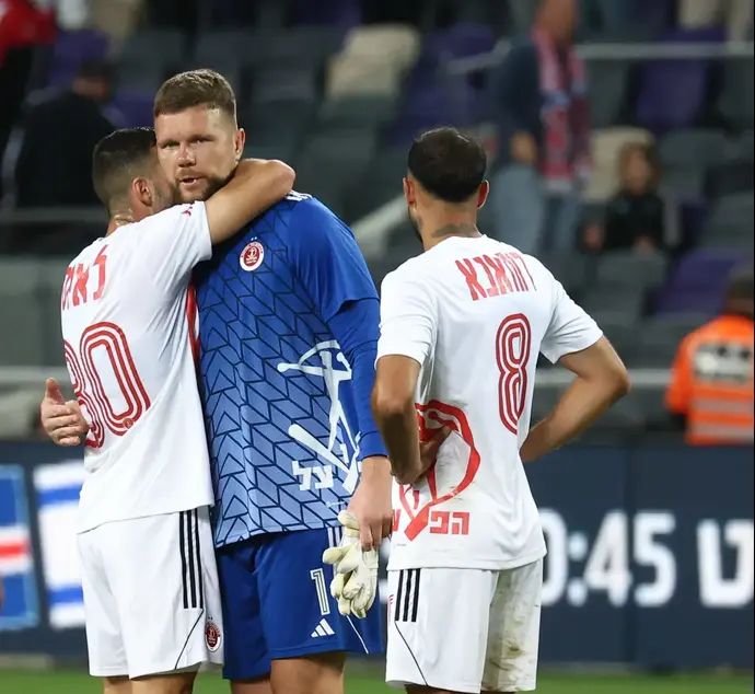 שוער הפועל תל אביב אמיליוס זובאס