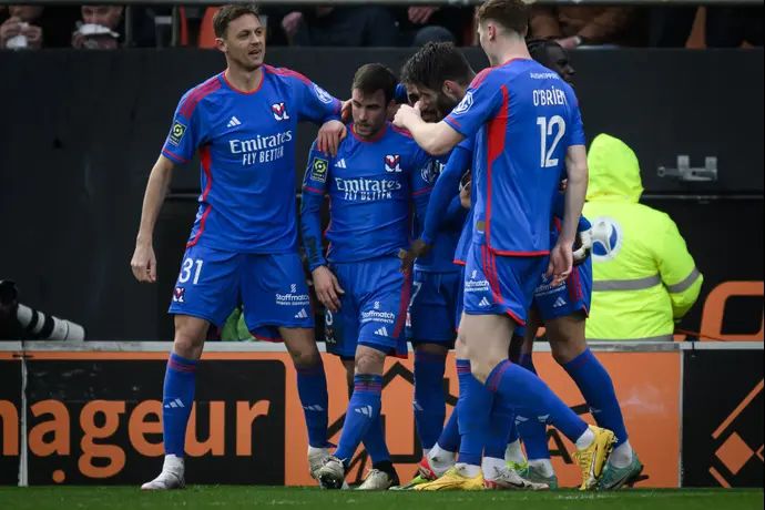 שחקני ליון חוגגים