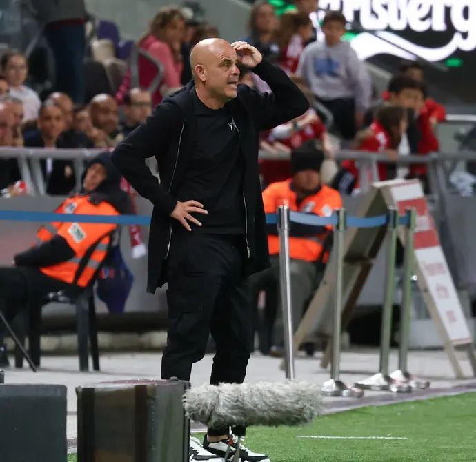 מאמן הפועל תל אביב יוסי אבוקסיס