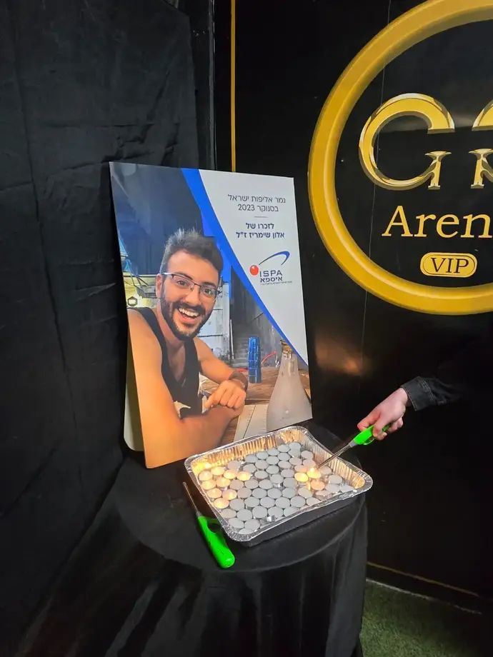 שחר רוברג מקדיש את זכייתו לאלון שימריז