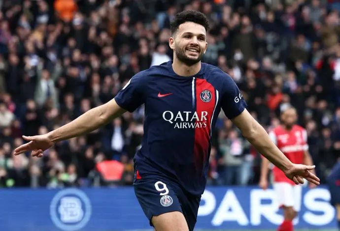 גונסאלו ראמוס שחקן פריז סן ז'רמן חוגג שער