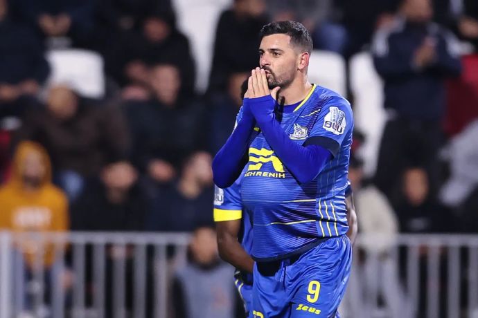 שלומי אזולאי שחקן מכבי בני ריינה חוגג שער