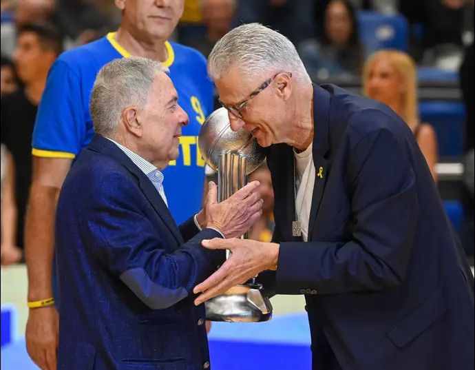 שחקן העבר של מכבי תל אביב מיקי ברקוביץ' עם שמעון מזרחי