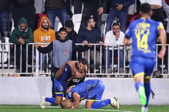 קייס גאנם שחקן מכבי בני ריינה חוגג שער