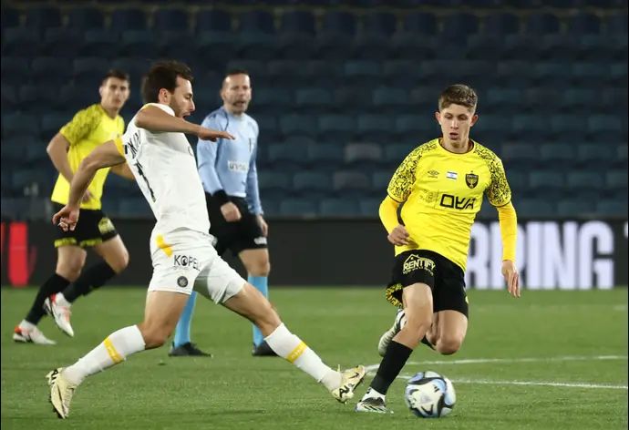 עדי יונה, בית"ר ירושלים, מול יוריס ואן אובריים, מכבי תל אביב