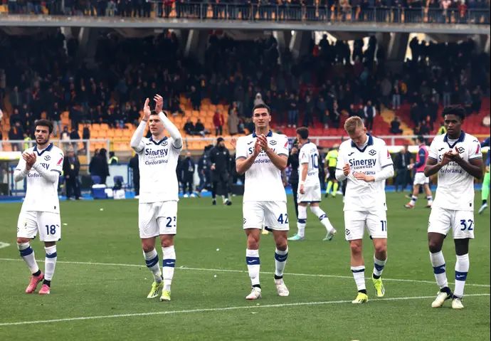 שחקני ורונה חוגגים ניצחון