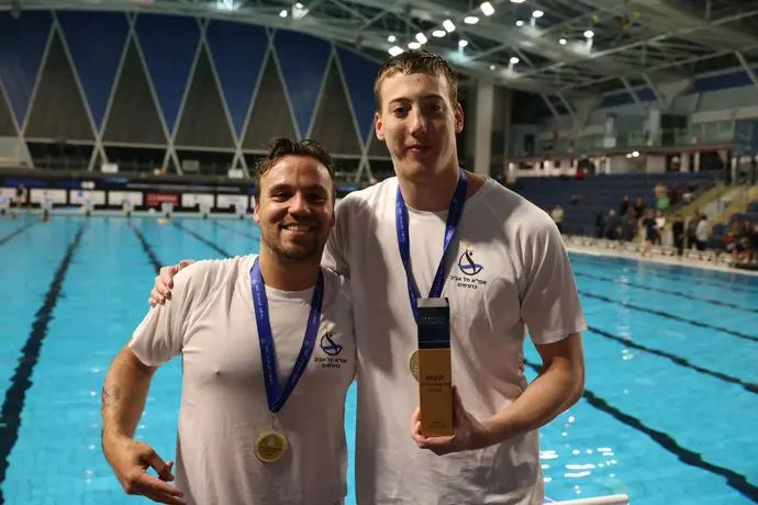 מתן פרידנברג המצטיין במשחק עם המאמן עדו קרן מאס"א תל אביב