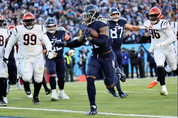 שחקן טנסי טייטאנס דרק הנרי