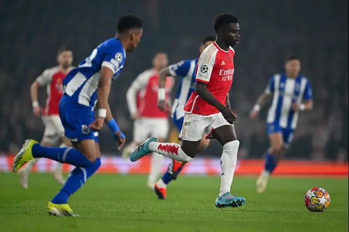 בוקאיו סאקה ארסנל לצד וונדל פורטו