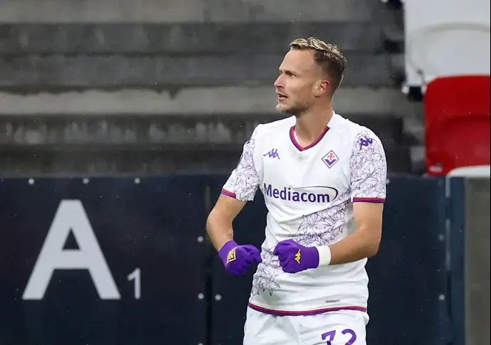 אנטונין באראק שחקן פיורנטינה חוגג שער