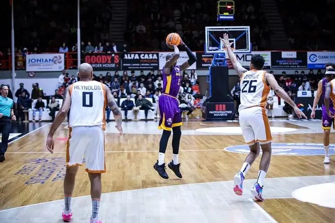 קווין הרווי, הפועל חולון