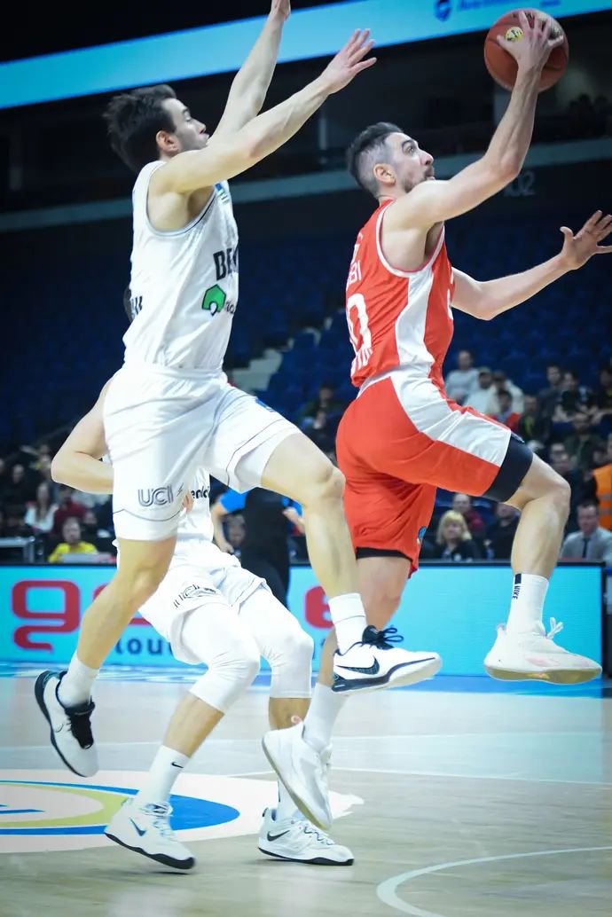 שחקן הפועל תל אביב בר טימור נגד בשיקטאש