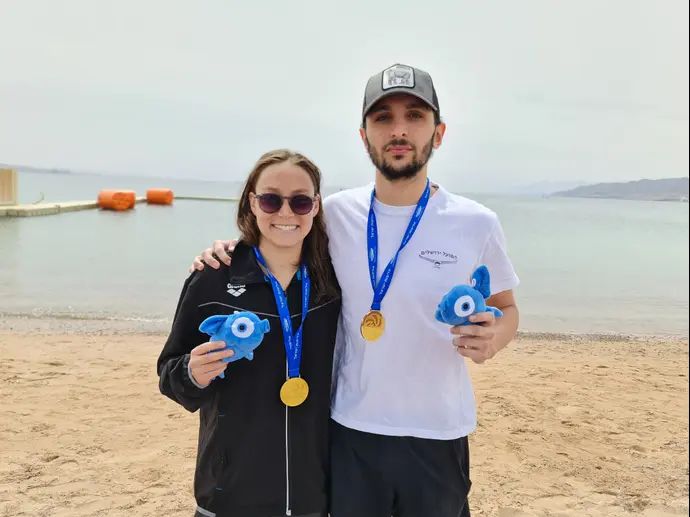 יונתן אחדות לצד אווה פביאן