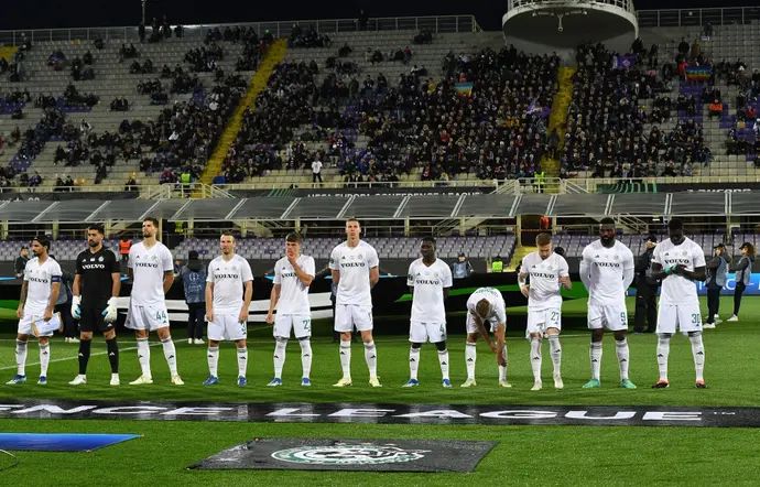 שחקני מכבי חיפה לפני המשחק מול פיורנטינה