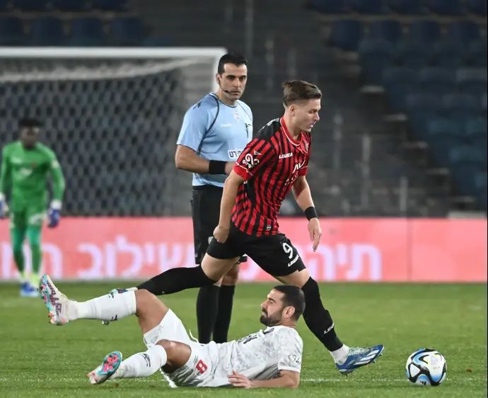 שחקן הפועל ירושלים ילה דאון, מעל רועי גורדנה, הפועל באר שבע