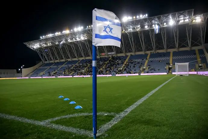 דגל הקרן באצטדיון המושבה לפני המשחק של מכבי פתח תקוה מול בית"ר ירושלים