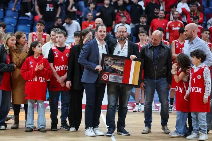 טקס לזכרו של יו"ר הפועל ירושלים לשעבר, אבי הראל, עם מנכ"ל המועדון לשעבר, גיא הראל