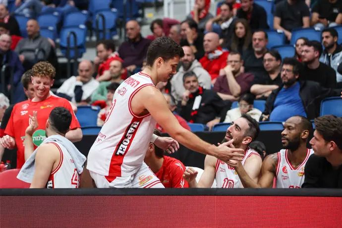 בר טימור עם דאסטי האנאס, שחקני הפועל תל אביב