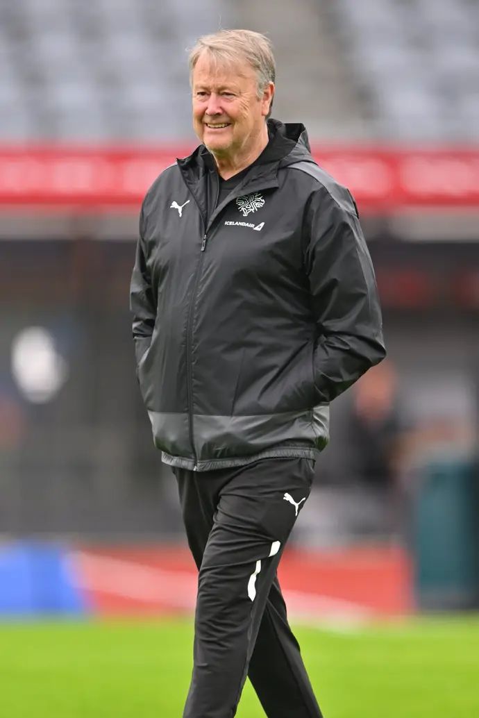 מאמן נבחרת איסלנד, אוגה הריידה