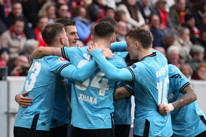 שחקני באייר לברקוזן חוגגים