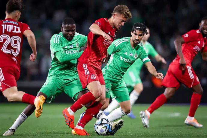 אל ים קנצפולסקי שחקן הפועל תל אביב לפני ליאור רפאלוב, שואו שחקני מכבי חיפה