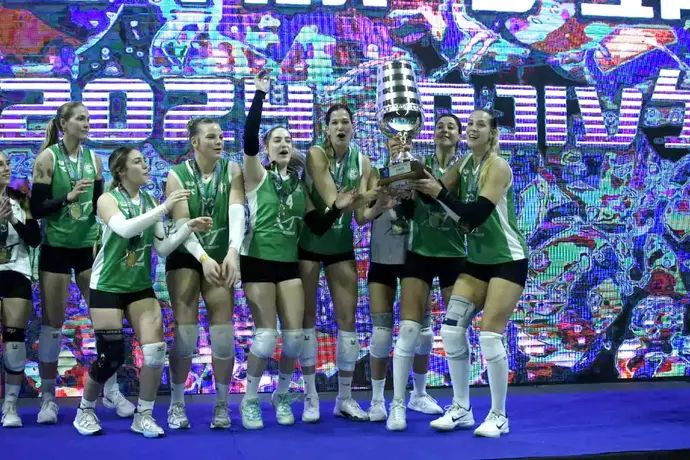 בנות מכבי חיפה לאחר הזכייה בגביע המדינה