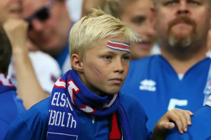 אנדרי גודיונסן ביציע במהלך יורו 2016