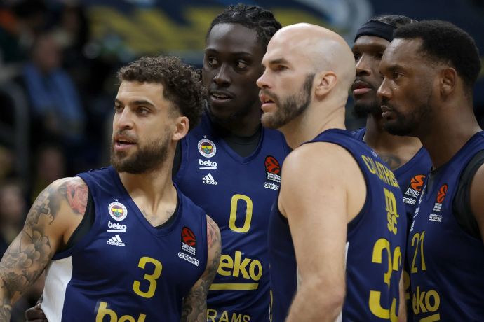 שחקני פנרבחצ'ה: סקוטי ווילבקין, ניק קלאתיס