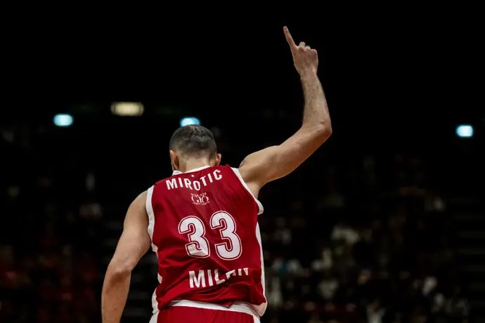 שחקן מילאנו ניקולה מירוטיץ'