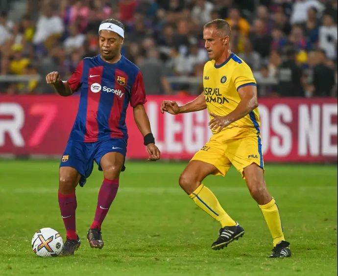 אמיר שלח אגדות מכבי תל אביב לצד רונאלדיניו אגדות ברצלונה