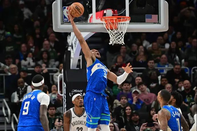 יאניס אנטטוקומפו, מילווקי באקס