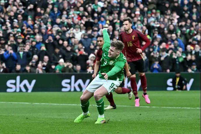 אוון פרגוסון שחקן נבחרת אירלנד מחמיץ פנדל