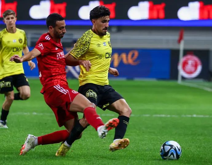 דן איינבינדר הפועל תל אביב לצד לי און מזרחי בית"ר ירושלים