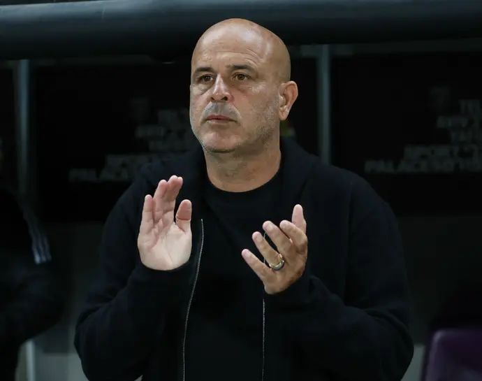 מאמן הפועל תל אביב יוסי אבוקסיס