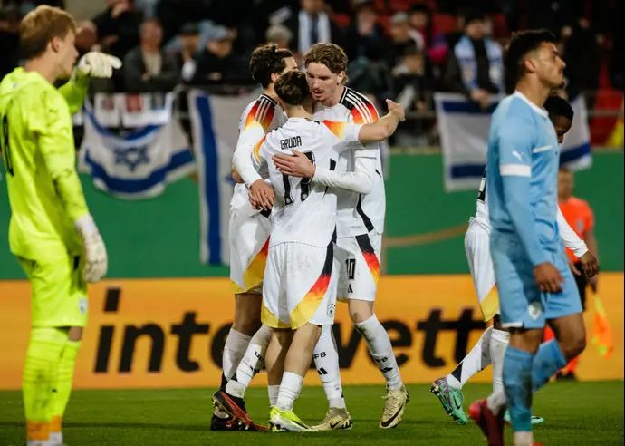 שחקני נבחרת גרמניה הצעירה חוגגים