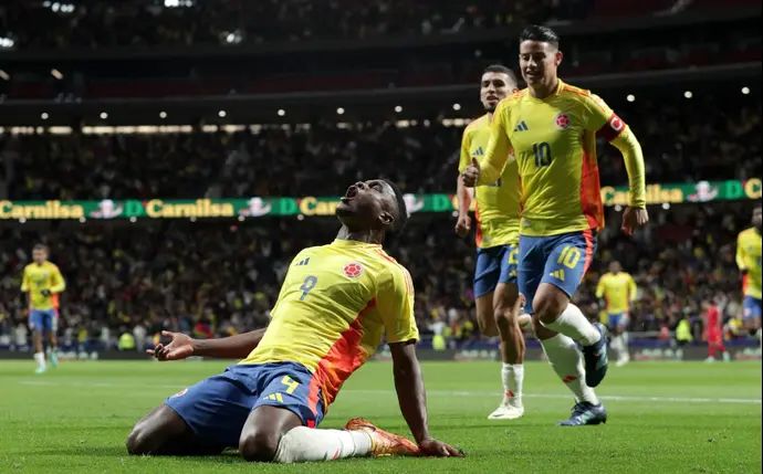 ג'ון קורדובה שחקן נבחרת קולומביה חוגג שער