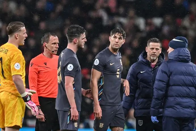 שחקן נבחרת אנגליה ג'ון סטונס פצוע, דקלן רייס לידו