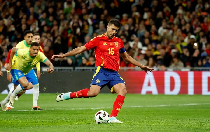 רודרי שחקן נבחרת ספרד בועט פנדל