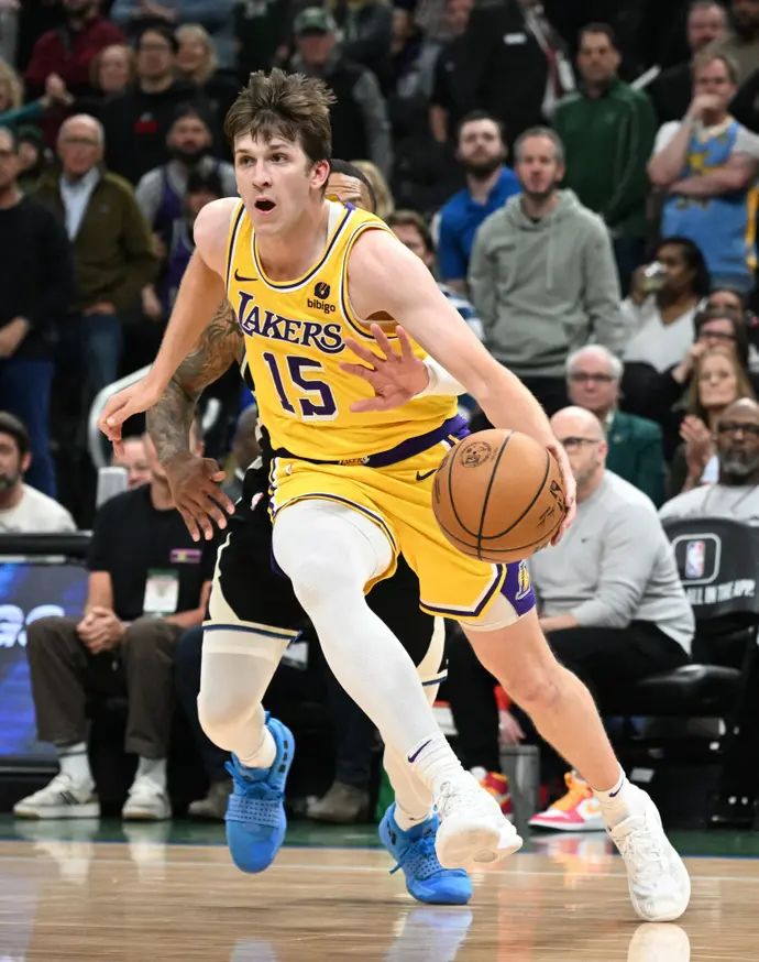 אוסטין ריבס, שחקן לוס אנג'לס לייקרס