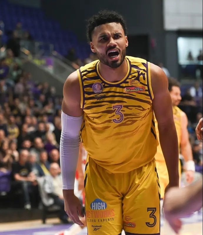 ג'סטין סמית' הפועל חולון